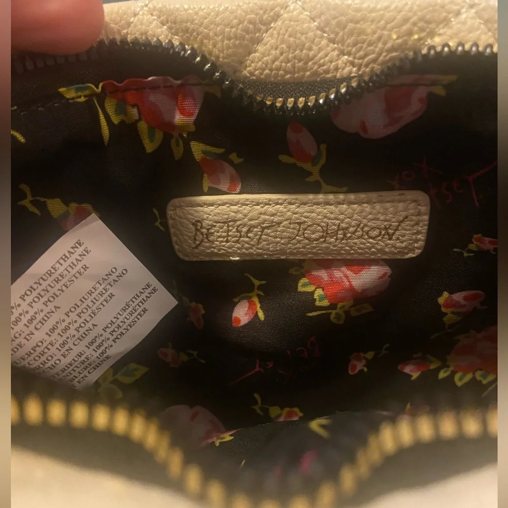 PreownedBetseyJohnsonDog Kitsch Crossbody missing strap but still in great con. - Picture 4 of 6